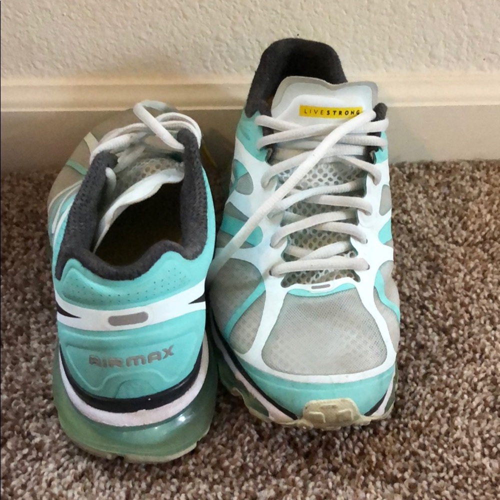 AirMax livestrong nikes